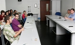 Regras para a realização de saraus na UEM irritam estudantes